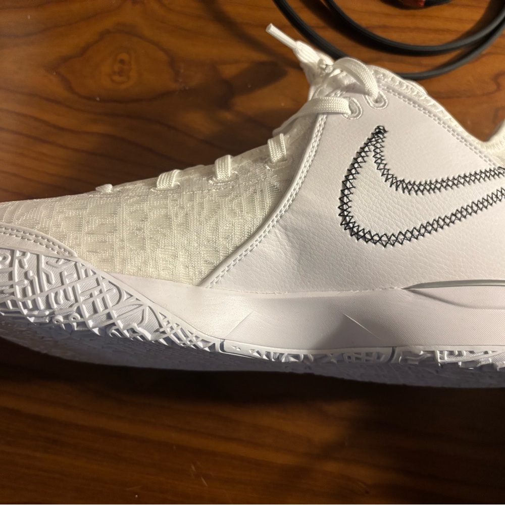 LEBRON JAMES COLLAB W/ CROSSFACE GAMING ALL WHITE W/ PLATINUM SWOOSH